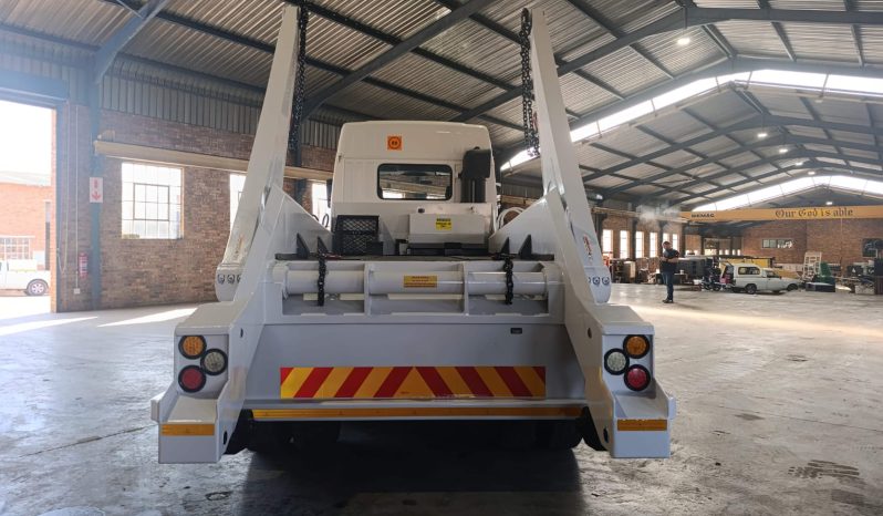 
								2019 FAW 33.420 With 13 Ton Skip Bin Loader full									