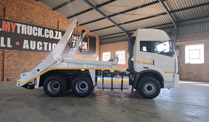 
								2019 FAW 33.420 With 13 Ton Skip Bin Loader full									