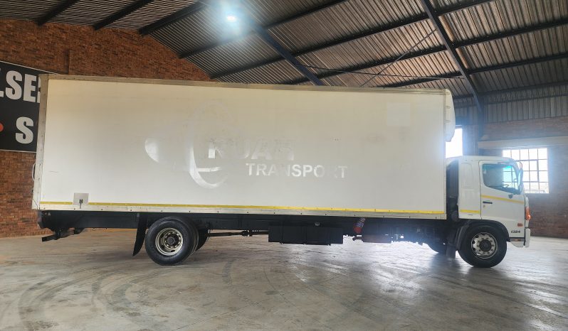 
								2015 Hino 500 1324 Volume Body full									