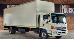 2015 Hino 500 1324 Volume body