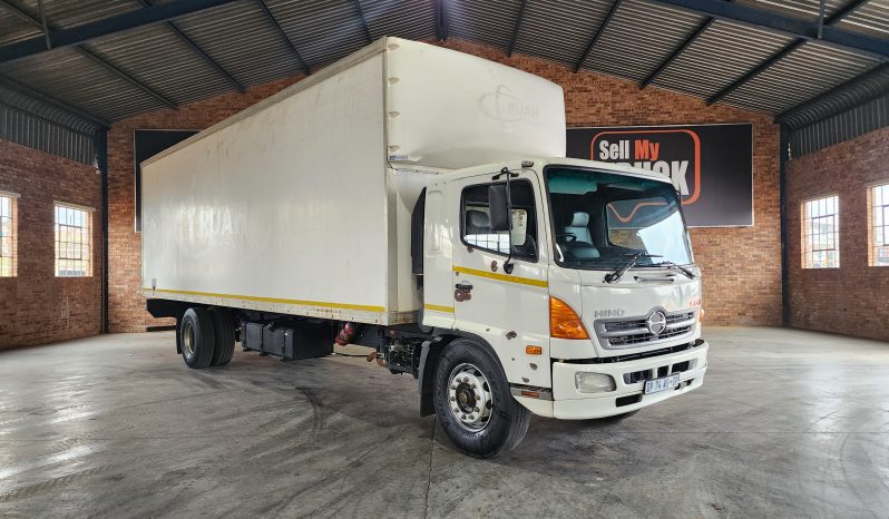 2015 Hino 500 1324 Volume body