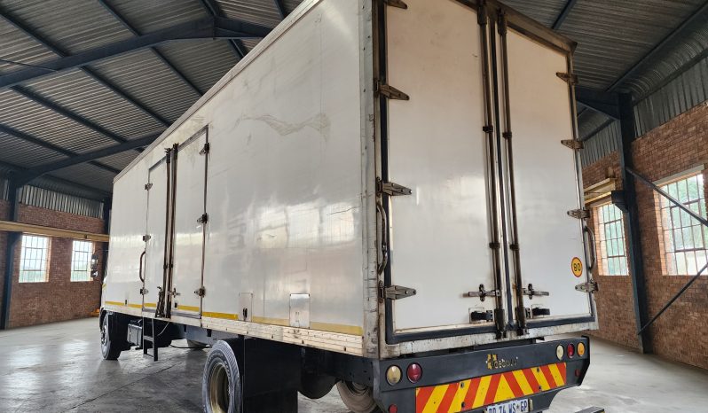 
								2015 Hino 500 1324 Volume body full									