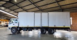 2007 Isuzu FTM 1200 Tag Axle With Volume Body