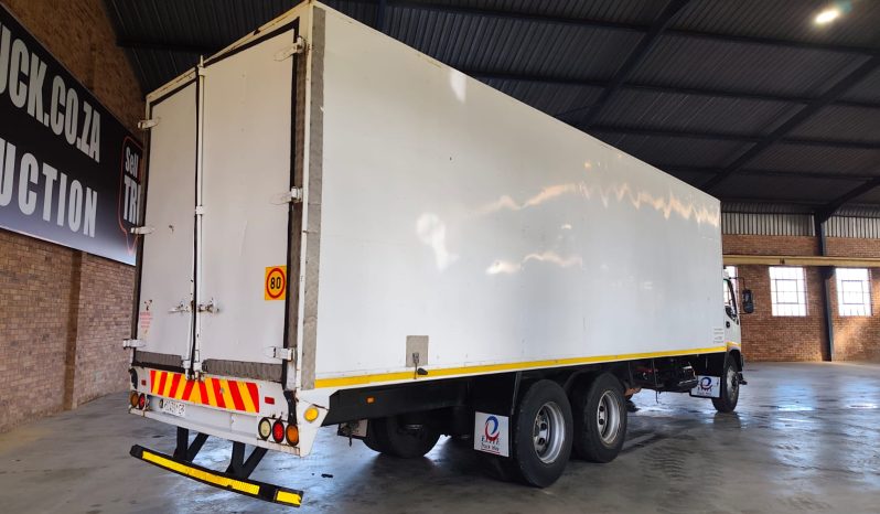 
								2007 Isuzu FTM 1200 Tag Axle With Volume Body full									