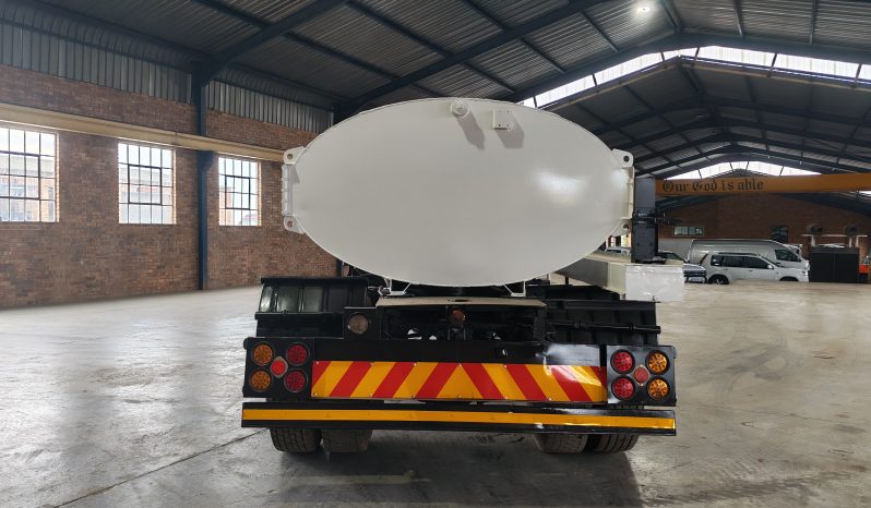 
								1994 Nissan Diesel Oil Tanker full									