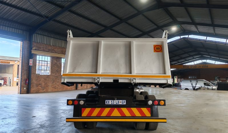 
								2016 NISSAN UD QUON GW 26.450 10 CUBE TIPPER full									