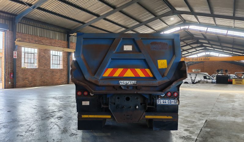 
								2017 UD QUESTER CGE 420 18 CUBE TIPPER full									