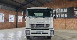 2013 ISUZU FXZ 26-360 FLAT DECK WITH PALFINGER PK15500 BRICK CRANE