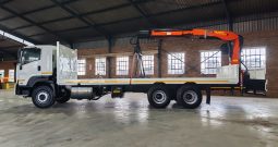 2013 ISUZU FXZ 26-360 FLAT DECK WITH PALFINGER PK15500 BRICK CRANE