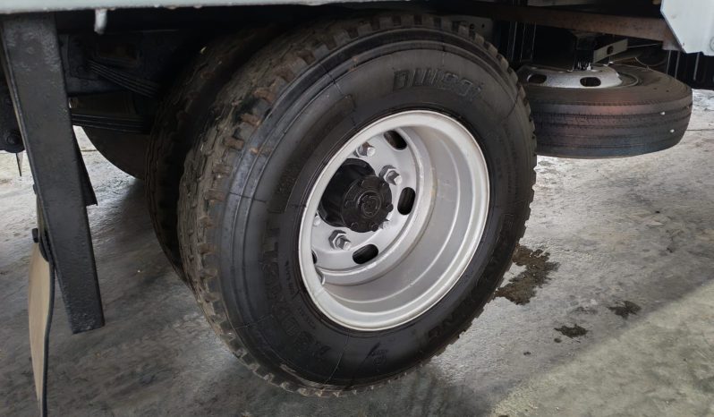 
								2014 NISSAN UD 40L DROPSIDE full									