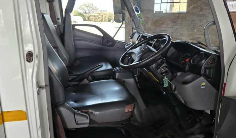 
								2015 HINO 300 815 DOUBLE CAB WITH DROPSIDES full									