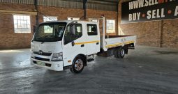 2015 HINO 300 815 DOUBLE CAB WITH DROPSIDES