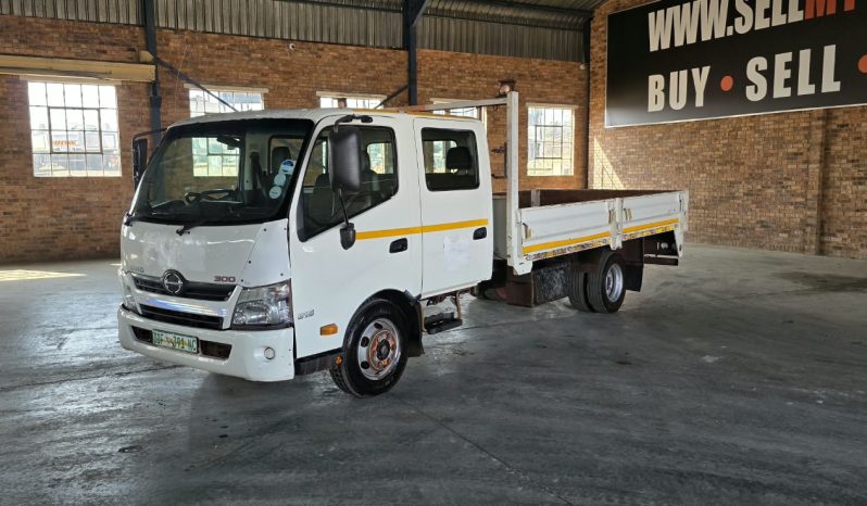 2015 HINO 300 815 DOUBLE CAB WITH DROPSIDES