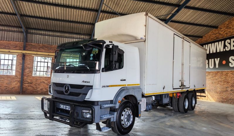 2017 MERCEDES-BENZ AXOR 2628 TAG AXLE VOLUME BODY