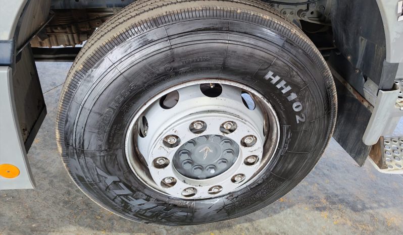 
								2017 MERCEDES-BENZ AXOR 2628 TAG AXLE VOLUME BODY full									