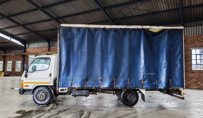 
								2004 HYUNDAI HD72 TAUTLINER full									