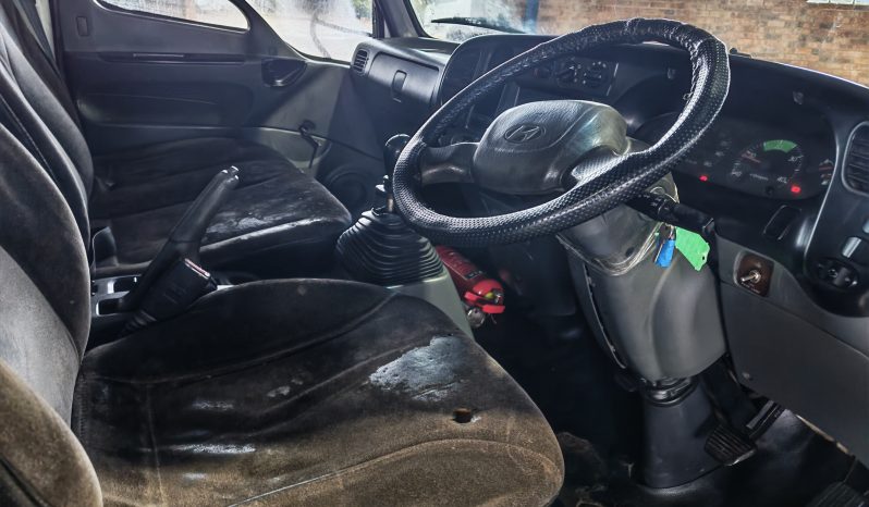 
								2004 HYUNDAI HD72 TAUTLINER full									
