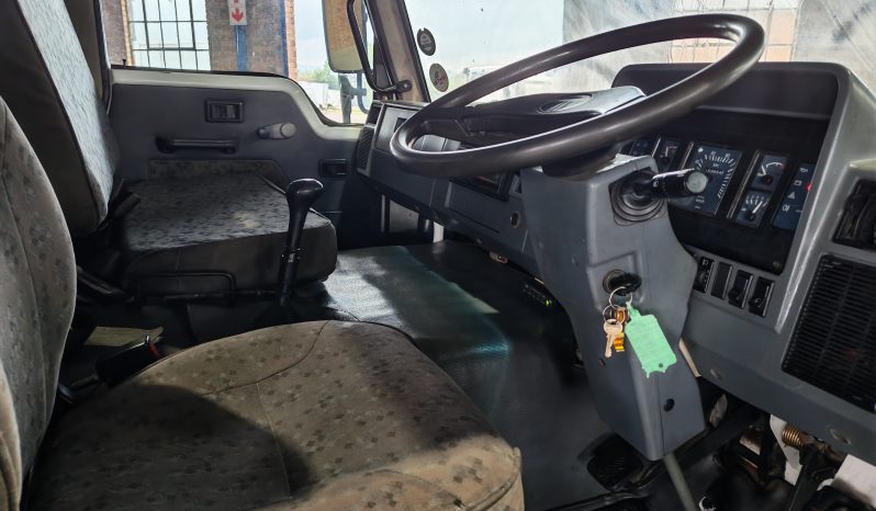 
								2013 TATA 813 EX2 4 CUBE TIPPER full									