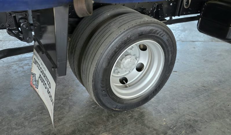 
								2022 ISUZU NPR 400 AMT TAUTLINER full									